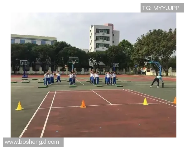 阳春逸夫小学足球明星展现青春风采与团队精神的精彩瞬间 阳春逸夫小学足球明星展现青春风采与团队精神的精彩瞬间